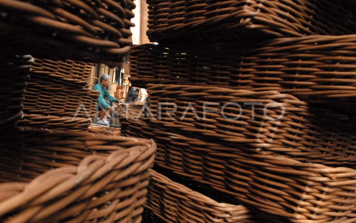 Usaha Kecil Keranjang Parcel Antara Foto