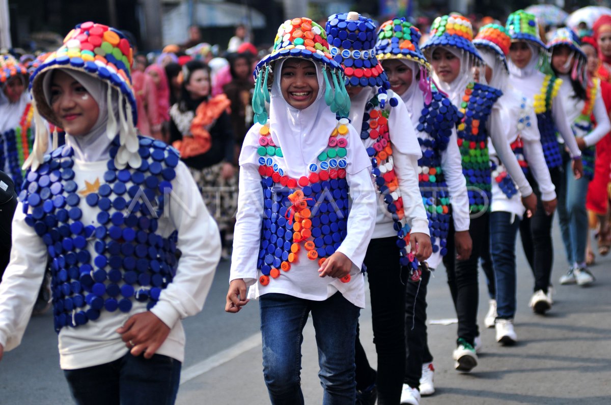 Busana Daur Ulang Antara Foto