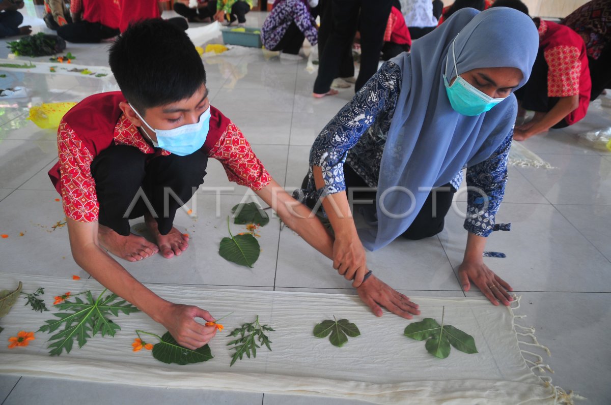 Pelatihan Pembuatan Kain Ecoprint Antara Foto