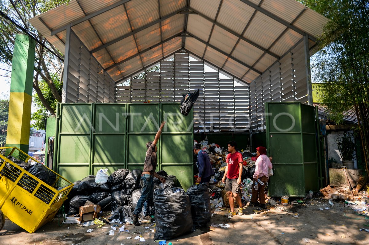 Dampak Kebakaran Tpa Sarimukti Antara Foto