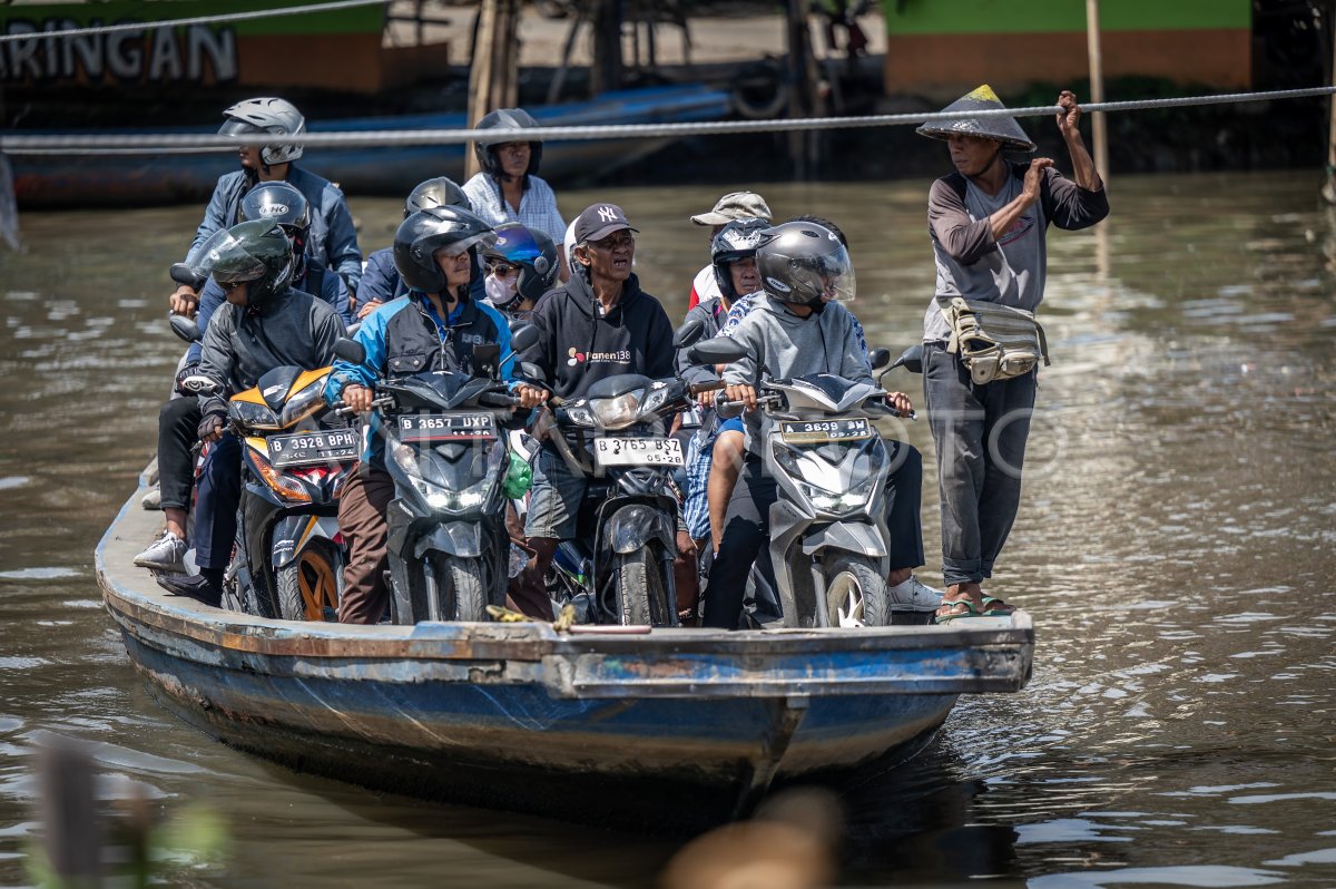 Jasa Penyeberangan Perahu Eretan Di Jakarta ANTARA Foto