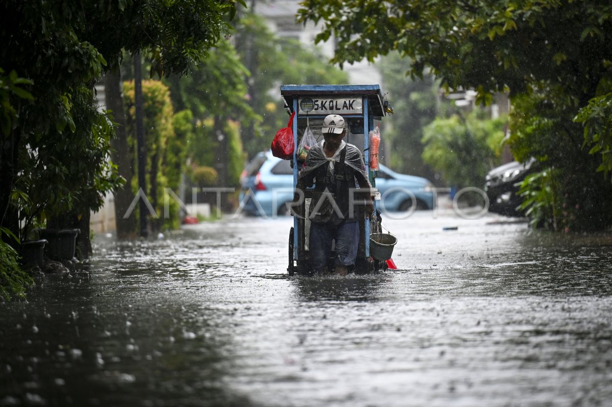 Banjir Di Jakarta Akibat Curah Hujan Tinggi Antara Foto