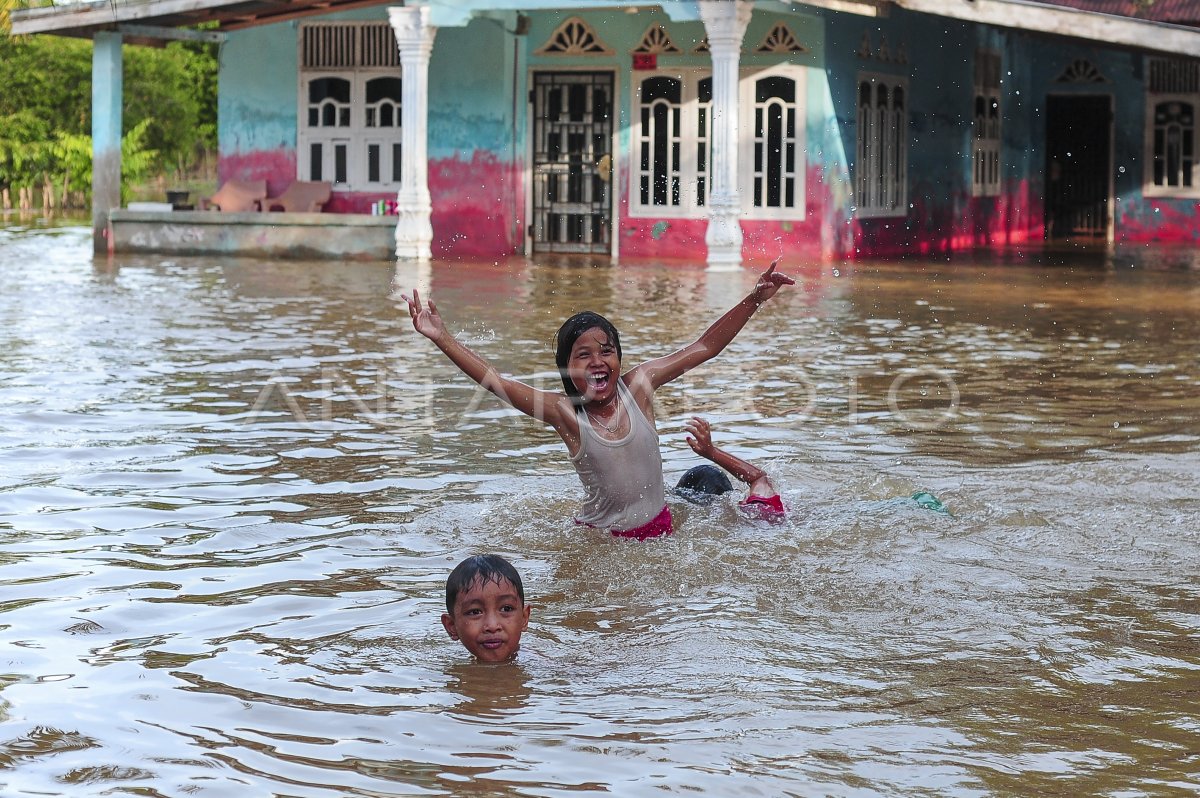 Banjir Luapan Sungai Batanghari ANTARA Foto