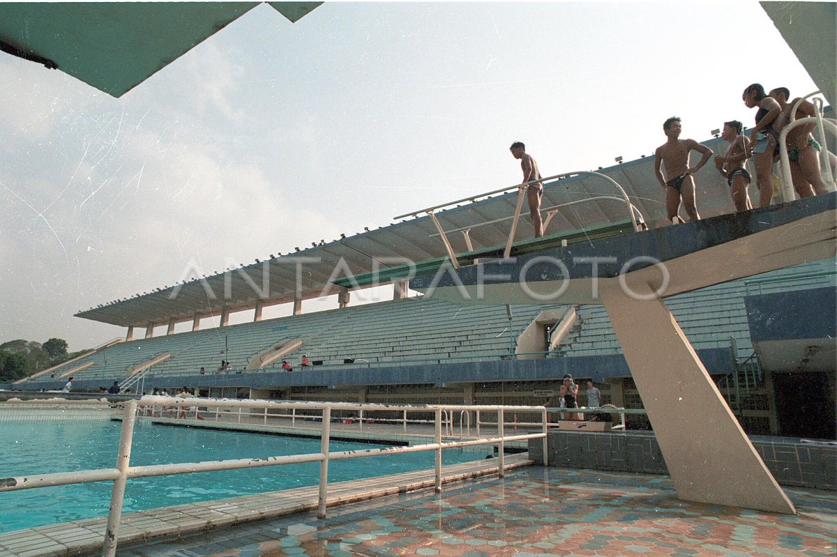 TRAINING ATLET LONCAT INDAH JELANG SEA GAMES ANTARA Foto