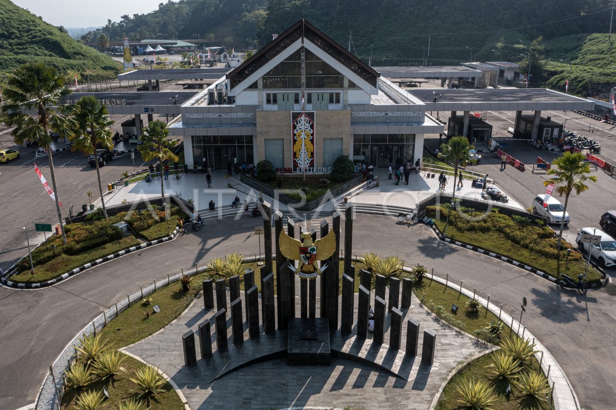 Pos Lintas Batas Negara Entikong ANTARA Foto