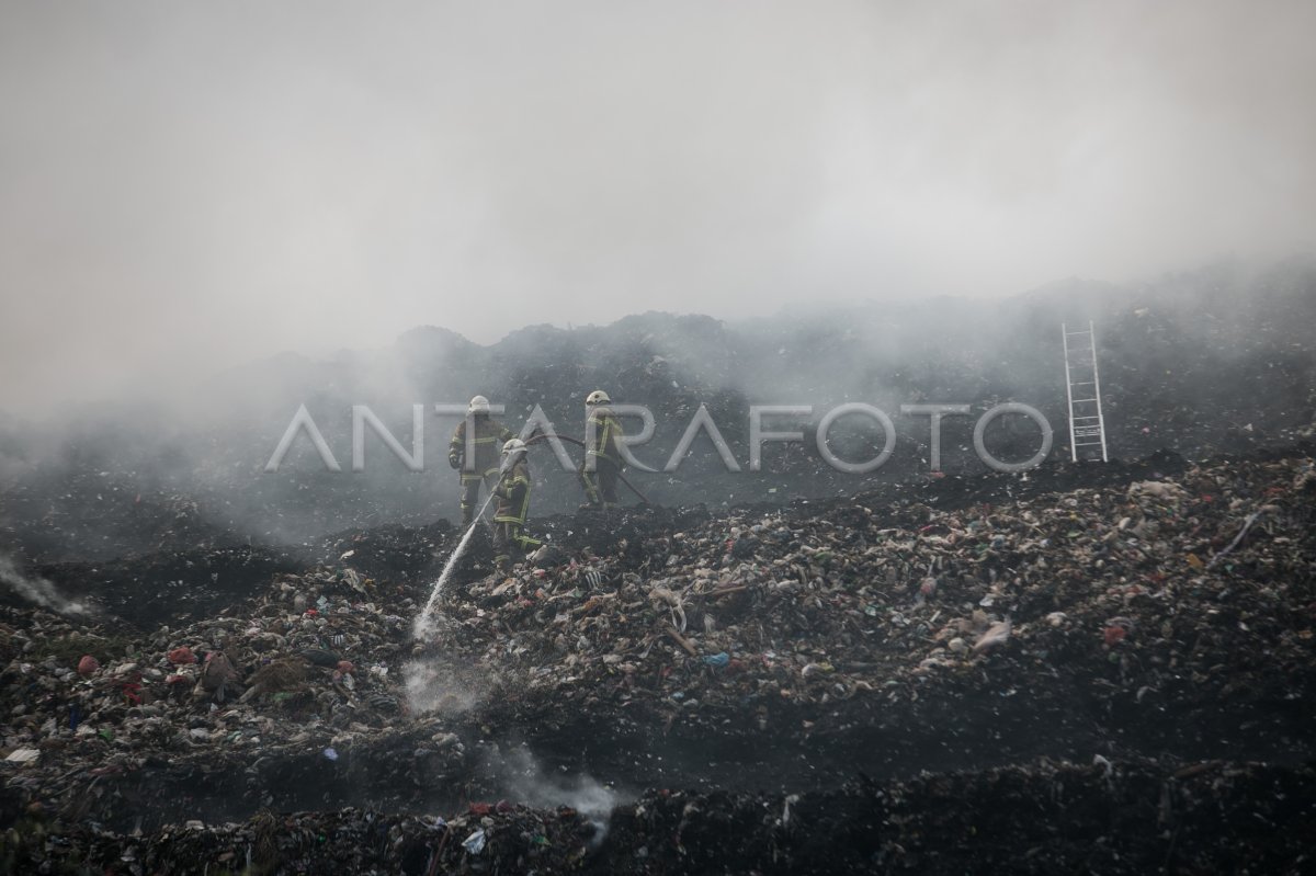 Kebakaran Tpa Putri Cempo Solo Antara Foto