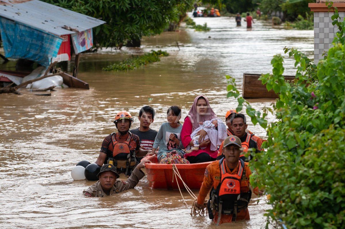 Banjir Rendam Kecamatan Di Kabupaten Luwu Antara Foto