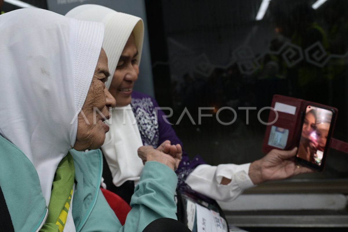 Pelepasan Keberangkatan Kloter Pertama Jamaah Calon Haji Indonesia