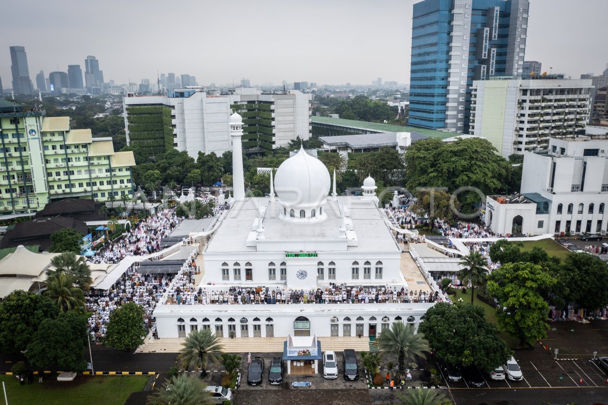 Shalat Idul Adha Di Masjid Agung Al Azhar ANTARA Foto