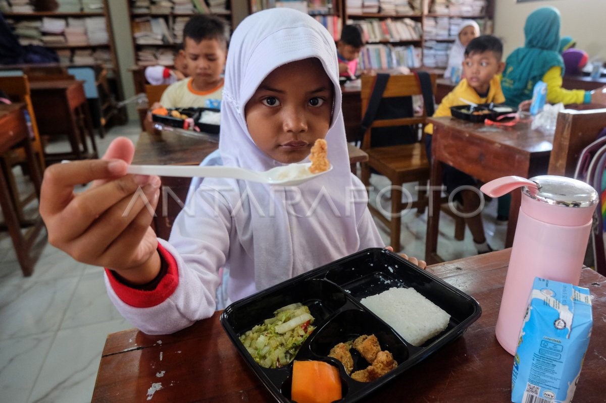 Simulasi Makan Siang Gratis Di Solo ANTARA Foto