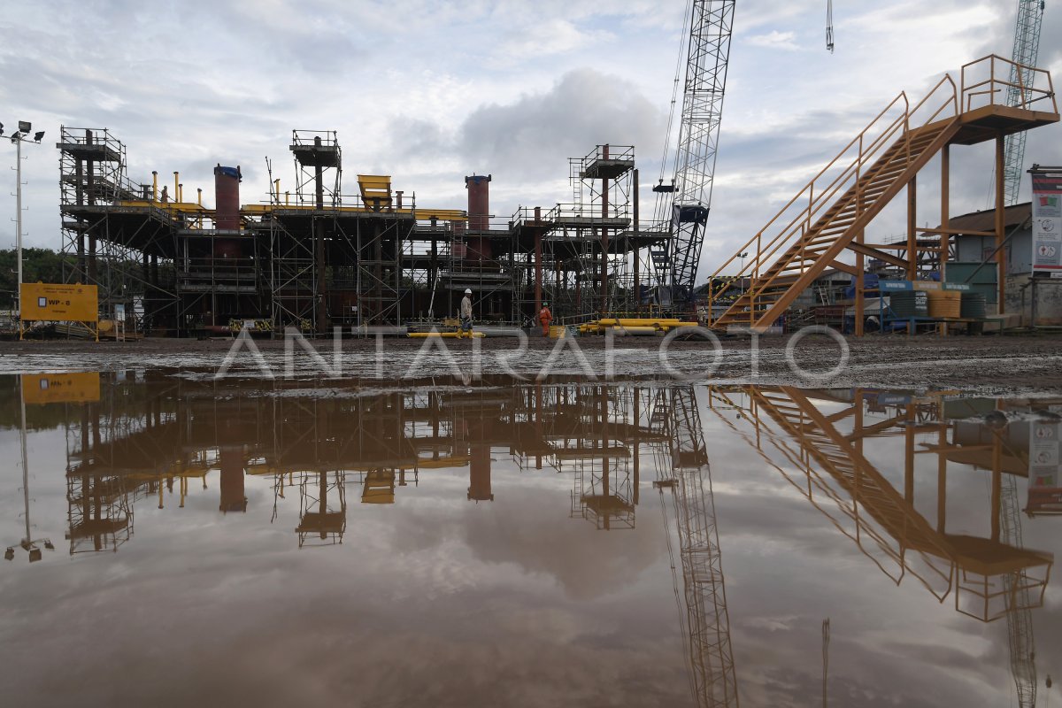 Pembuatan Anjungan Lepas Pantai Antara Foto