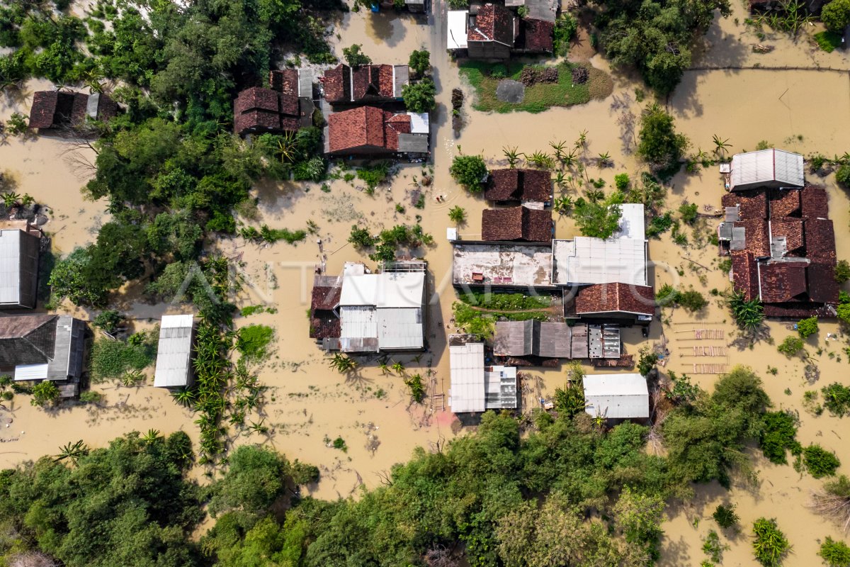 BANJIR DI DEMAK ANTARA Foto