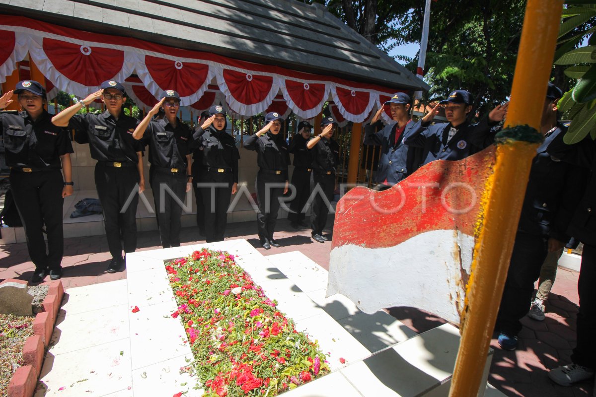 Ziarah Makam Pahlawan Nasional Bung Tomo Antara Foto