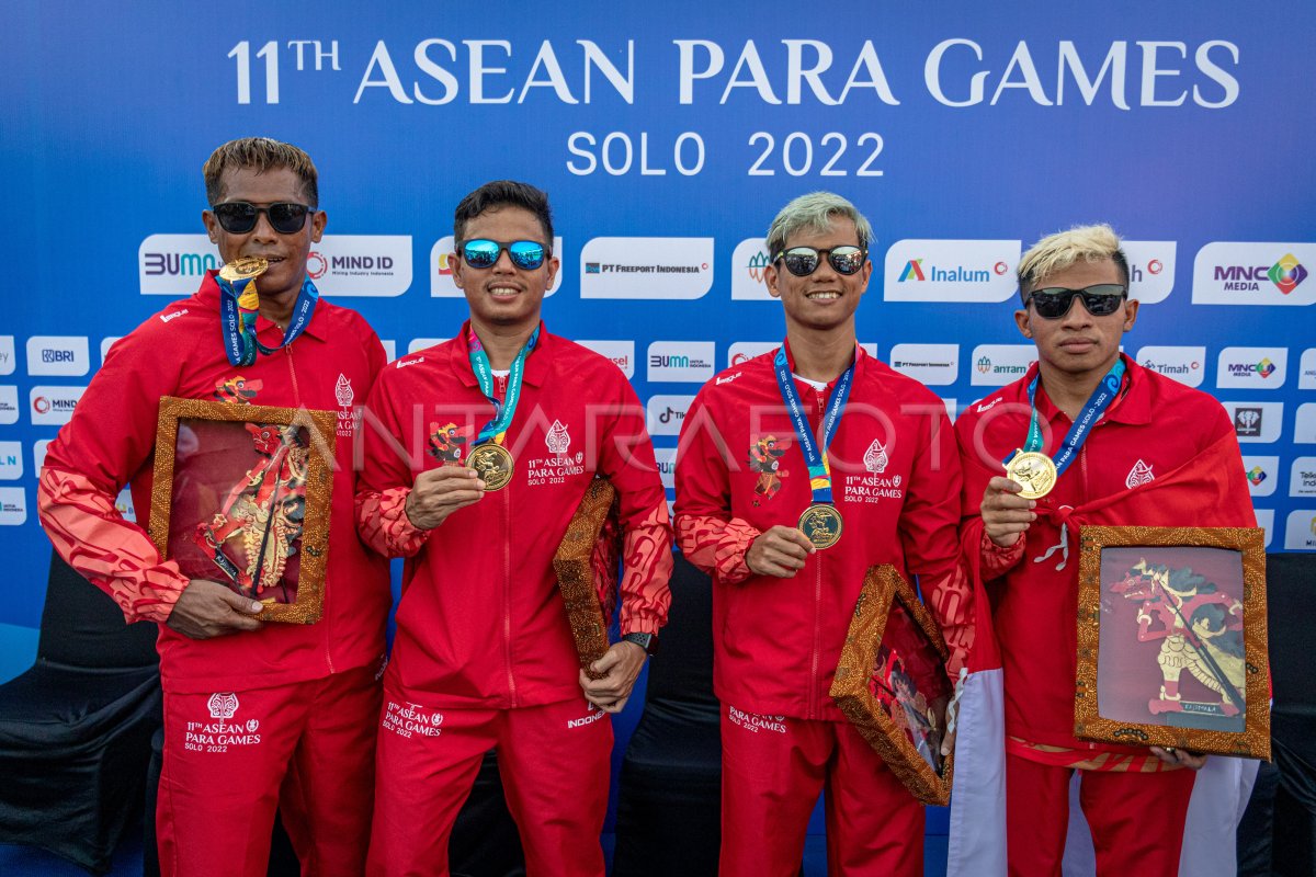 MEDALI EMAS RENANG ESTAFET 4x100 METER GAYA BEBAS PUTRA APG 202