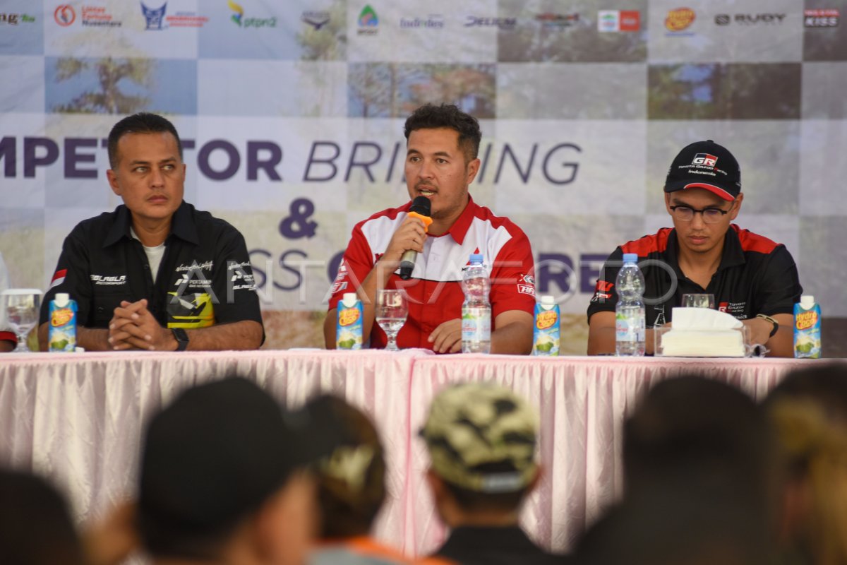 Pembukaan Asia Pacific Rally Championship Di Danau Toba Antara Foto