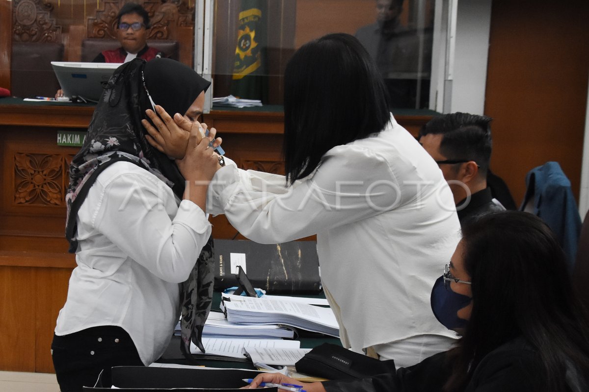 Sidang Pemeriksaan Saksi Terdakwa Ferdy Sambo Dan Putri Candrawa