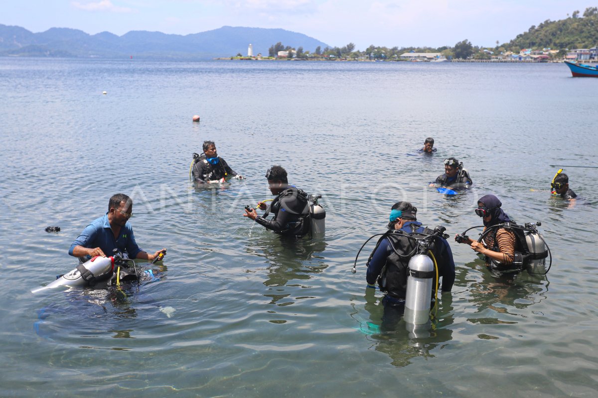 POTENSI WISATA SELAM DI PANTAI KUTA TIMU SABANG ANTARA Foto