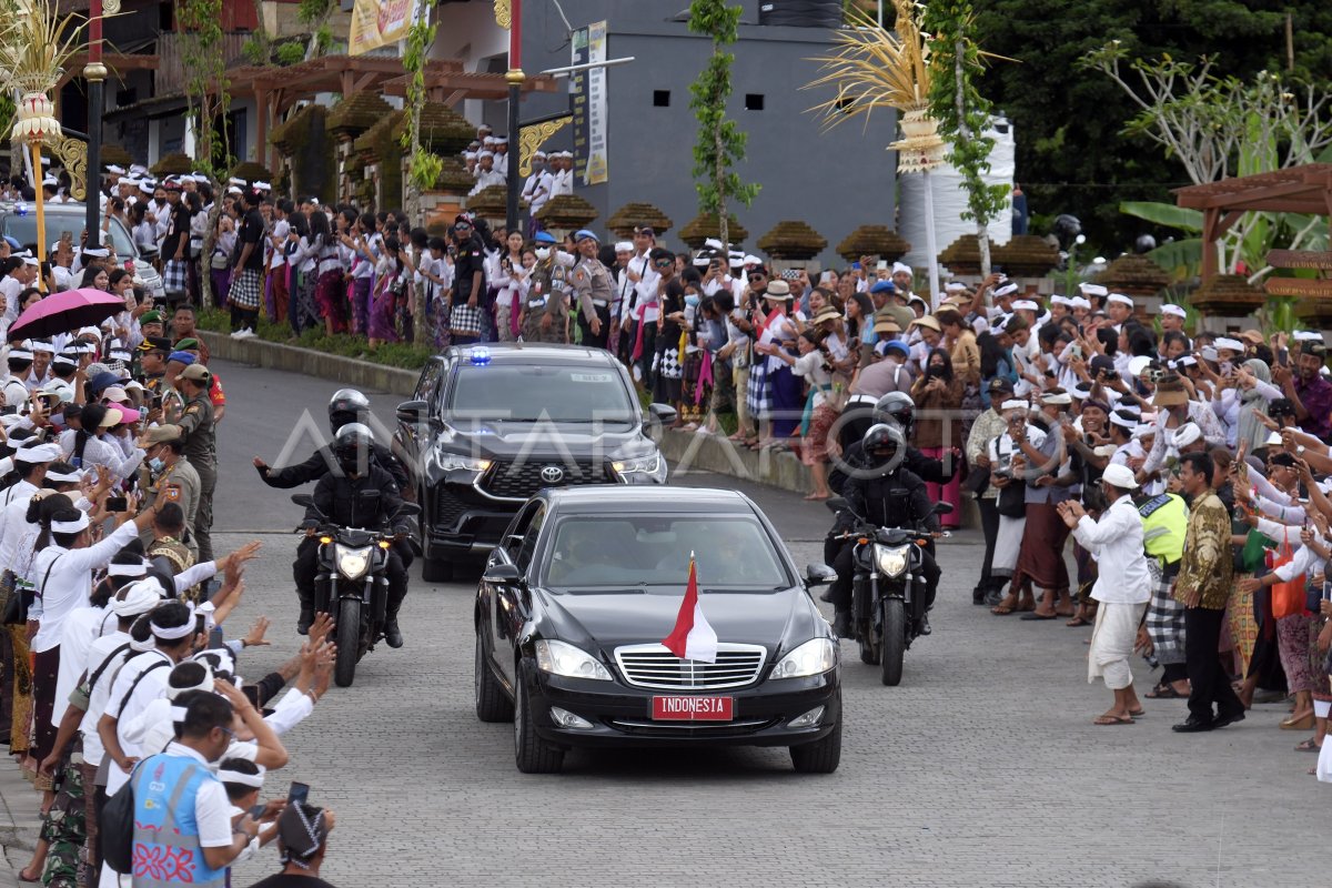 President Meresmikan Kawasan Suci Pura Agung Besakih Bali Antara Foto