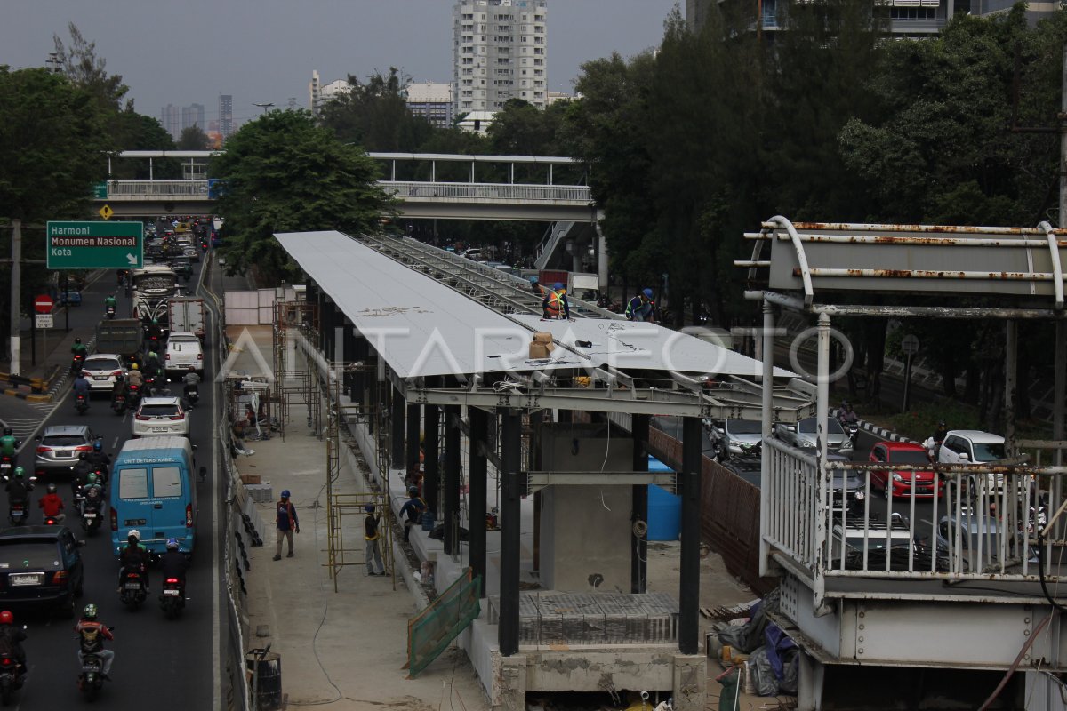 Revitalisasi Halte Transjakarta Grogol Antara Foto