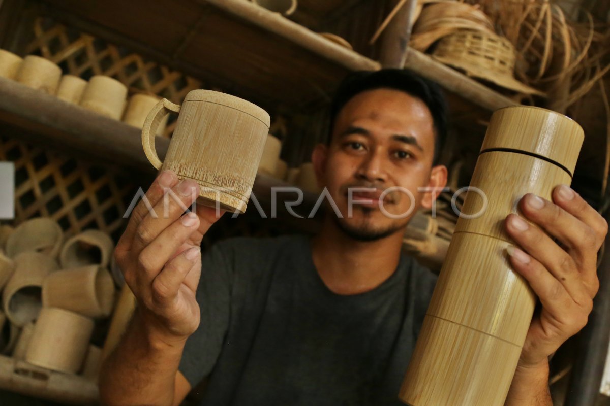 Produksi Kerajinan Bambu Di Sukabumi Antara Foto