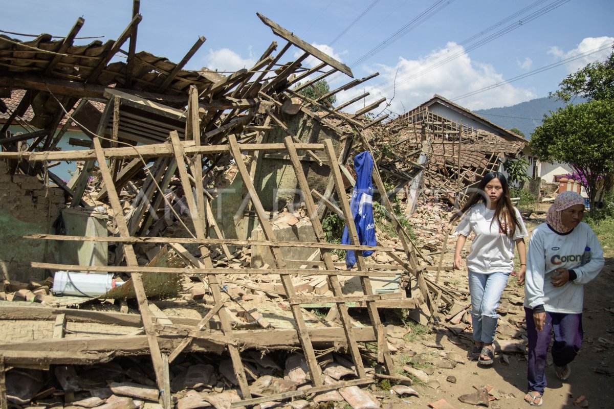 Dampak Gempa Kertasari Kabupaten Bandung Antara Foto