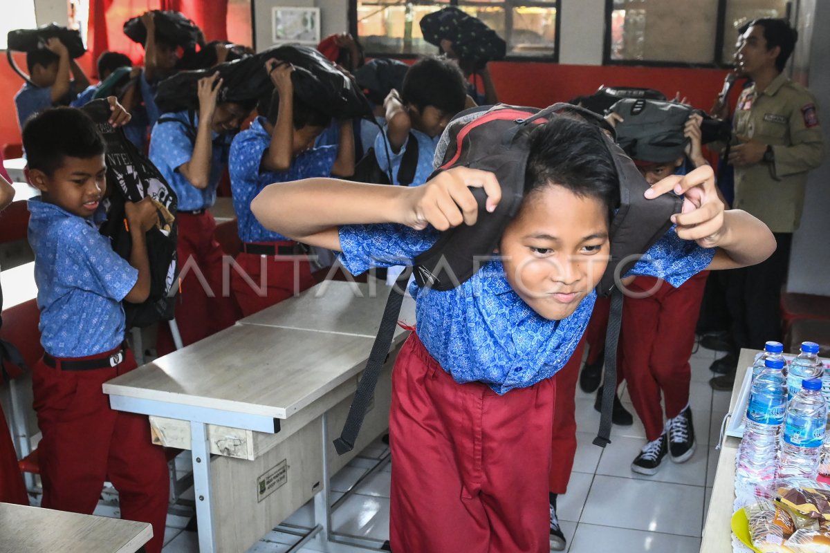 Edukasi Mitigasi Bencana Di Sekolah Antara Foto