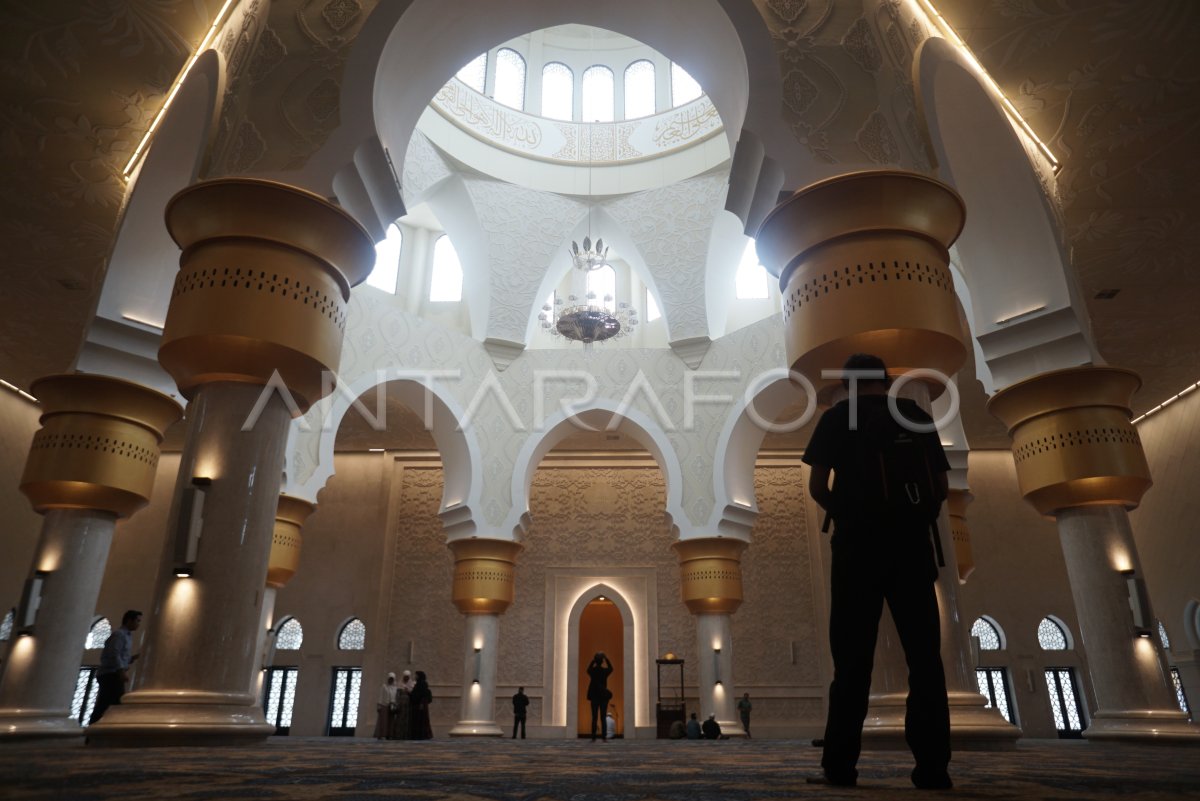 Masjid Raya Sheikh Zayed Solo Antara Foto