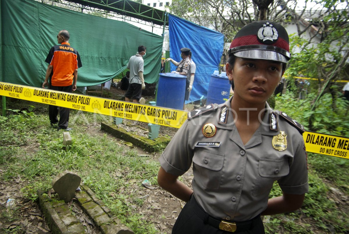 Bongkar Makam Tanpa Identitas Antara Foto