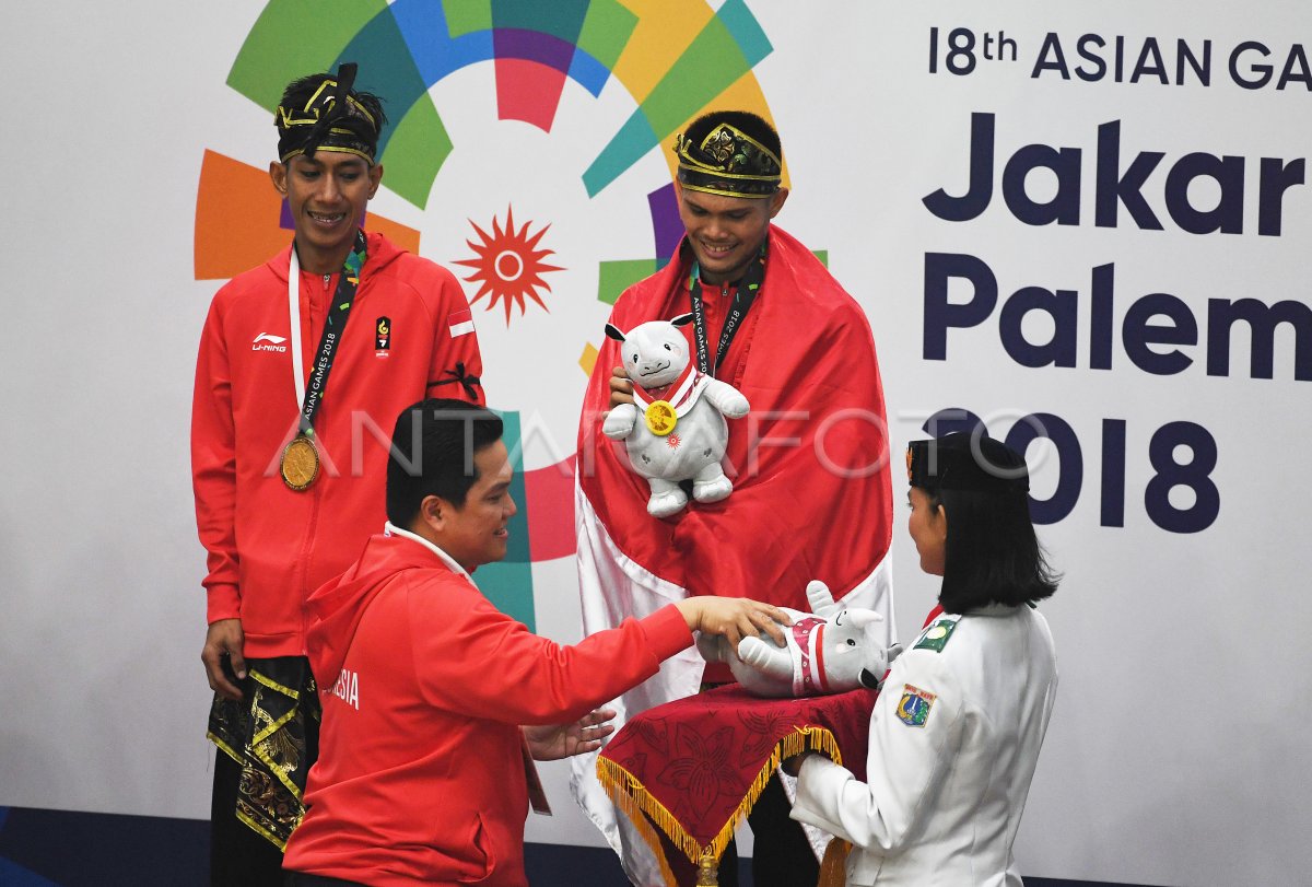 Medali Emas Pencak Silat Seni Ganda Putra Indonesia Antara Foto