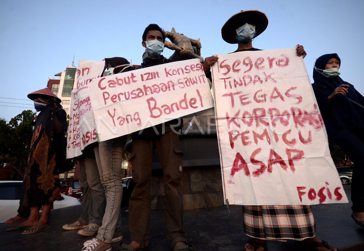 Aksi Protes Pembakaran Hutan Antara Foto