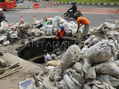 Perbaikan Drainase Ibukota Antara Foto