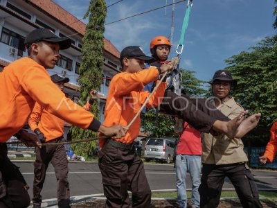 Simulasi Bencana Hari Kesiapsiagaan Antara Foto