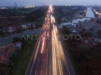 Arus Balik Gelombang Kedua Antara Foto