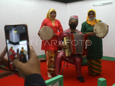 Pameran Alat Musik Tradisional Dayak Dan Melayu Kalbar Antara Foto