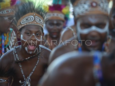 KIRAB API PON PAPUA DI KABUPATEN JAYAPURA ANTARA Foto