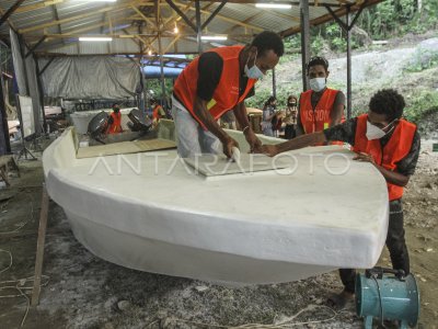 Kemensos Beri Bantuan Pembuatan Kapal Di Papua Antara Foto