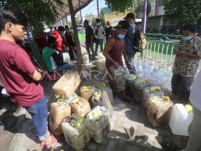 Distribusi Minyak Goreng Curah Bersubsidi Antara Foto