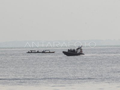 PENCARIAN HARI KE TIGA KORBAN KAPAL TENGGELAM DI BATAM ANTARA Foto