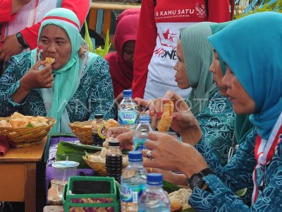 Lomba Makan Pempek Di Kampung Kreatif Antara Foto