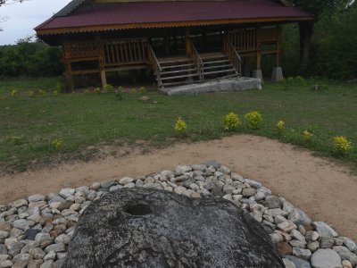 LUMPANG BATU IN SITES CAGAR BUDAYA LORU ANTARA Foto