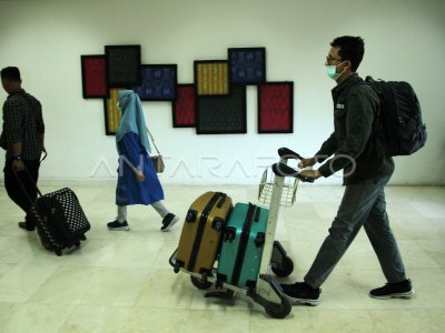 PUNCAK ARUS MUDIK DI BANDARA SULTAN HASANUDDIN MAKASSAR ANTARA Foto