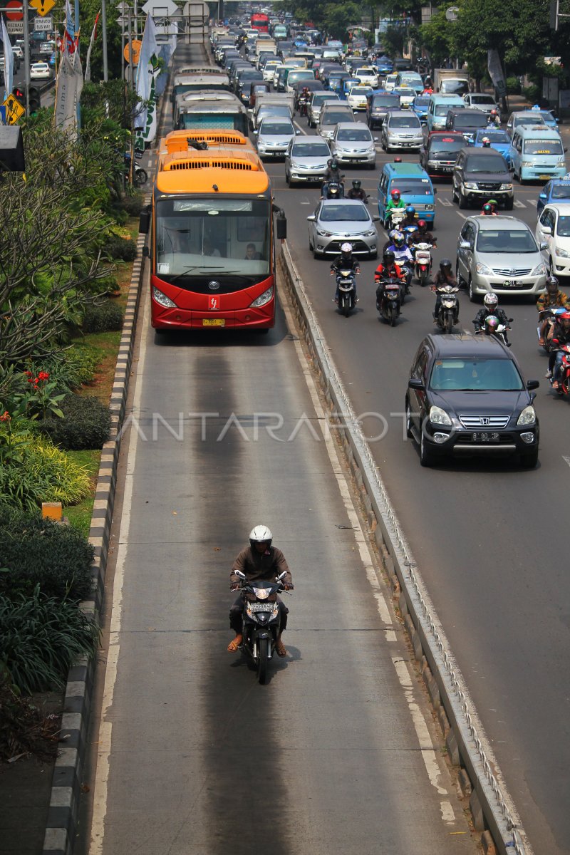 Esfuerzos De Esterilizaci N De L Neas De Autobuses Transjakarta