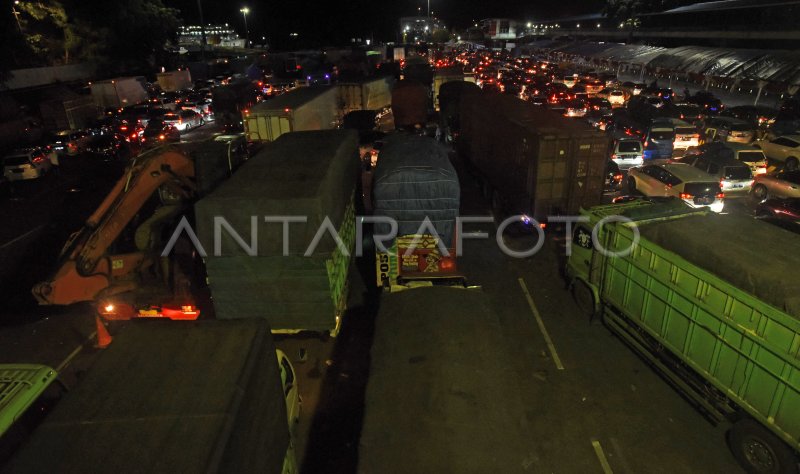 Kepadatan Pemudik Pelabuhan Merak Antara Foto