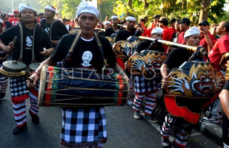 Ganjar Pranowo Ikuti Jalan Sehat Di Bali Antara Foto