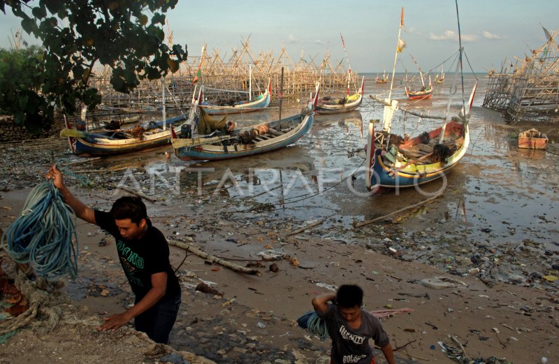 Nelayan Tidak Melaut Antara Foto