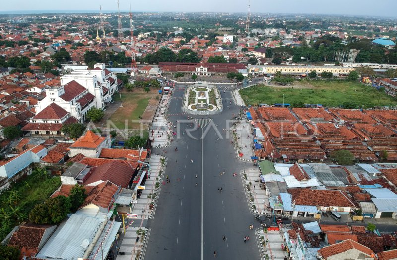 Lengangnya Alun Alun Dan Taman Pancasila Tegal Antara Foto