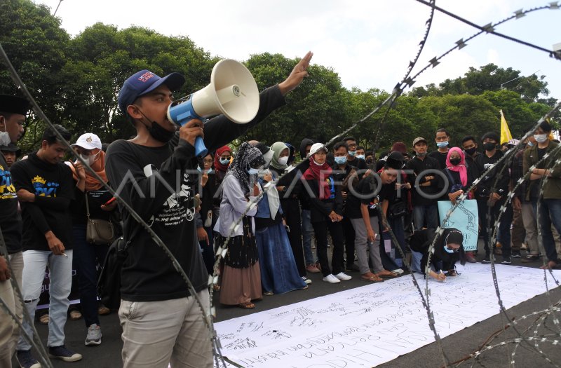 Aksi Tolak Tambak Dan Tambang Pasir Besi Antara Foto