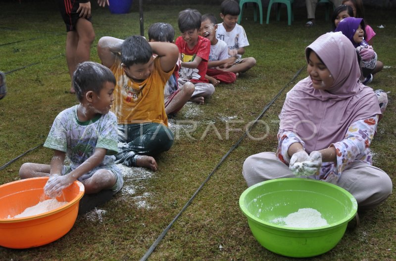 PESTA RAKYAT MERIAHKAN HUT KEMERDEKAAN RI ANTARA Foto