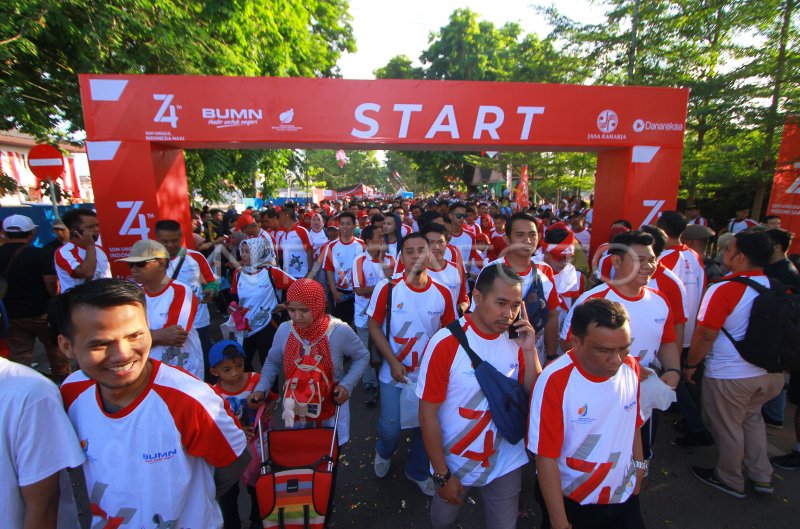 JALAN SEHAT 5K BUMN HADIR UNTUK NEGERI ANTARA Foto