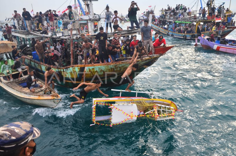 Tradisi Pesta Lomban Di Jepara Antara Foto